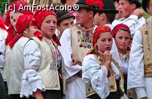 [P02] Emoţii ale membrilor 'Formației de dansuri populare pentru păstrarea tradițiilor din Valea Rece' în aşteptarea momentului intrării pe scenă » foto by Lucien
 - 
<span class="allrVoted glyphicon glyphicon-heart hidden" id="av731935"></span>
<a class="m-l-10 hidden" id="sv731935" onclick="voting_Foto_DelVot(,731935,22696)" role="button">șterge vot <span class="glyphicon glyphicon-remove"></span></a>
<a id="v9731935" class=" c-red"  onclick="voting_Foto_SetVot(731935)" role="button"><span class="glyphicon glyphicon-heart-empty"></span> <b>LIKE</b> = Votează poza</a> <img class="hidden"  id="f731935W9" src="/imagini/loader.gif" border="0" /><span class="AjErrMes hidden" id="e731935ErM"></span>