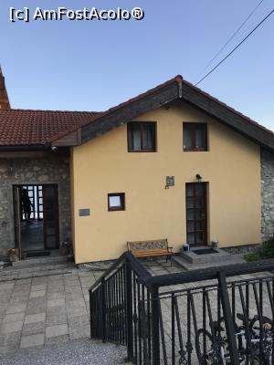 [P07] Intrarea din stradă, se văd și bicicletele în dreapta » foto by krisstinna
 - 
<span class="allrVoted glyphicon glyphicon-heart hidden" id="av1119883"></span>
<a class="m-l-10 hidden" id="sv1119883" onclick="voting_Foto_DelVot(,1119883,22713)" role="button">șterge vot <span class="glyphicon glyphicon-remove"></span></a>
<a id="v91119883" class=" c-red"  onclick="voting_Foto_SetVot(1119883)" role="button"><span class="glyphicon glyphicon-heart-empty"></span> <b>LIKE</b> = Votează poza</a> <img class="hidden"  id="f1119883W9" src="/imagini/loader.gif" border="0" /><span class="AjErrMes hidden" id="e1119883ErM"></span>