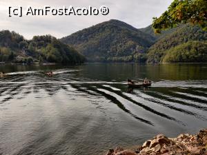 [P16] Piatra lui Lucaci din Munții Gilăului, Lacul Tarnița, jud. Cluj, malul lacului » foto by Dana2008
 - 
<span class="allrVoted glyphicon glyphicon-heart hidden" id="av1197108"></span>
<a class="m-l-10 hidden" id="sv1197108" onclick="voting_Foto_DelVot(,1197108,22717)" role="button">șterge vot <span class="glyphicon glyphicon-remove"></span></a>
<a id="v91197108" class=" c-red"  onclick="voting_Foto_SetVot(1197108)" role="button"><span class="glyphicon glyphicon-heart-empty"></span> <b>LIKE</b> = Votează poza</a> <img class="hidden"  id="f1197108W9" src="/imagini/loader.gif" border="0" /><span class="AjErrMes hidden" id="e1197108ErM"></span>