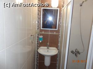 [P03] baia nu foarte mare, cabina de dus izolata perfect nu iesea strp de apa » foto by nrs †
 - 
<span class="allrVoted glyphicon glyphicon-heart hidden" id="av902018"></span>
<a class="m-l-10 hidden" id="sv902018" onclick="voting_Foto_DelVot(,902018,22759)" role="button">șterge vot <span class="glyphicon glyphicon-remove"></span></a>
<a id="v9902018" class=" c-red"  onclick="voting_Foto_SetVot(902018)" role="button"><span class="glyphicon glyphicon-heart-empty"></span> <b>LIKE</b> = Votează poza</a> <img class="hidden"  id="f902018W9" src="/imagini/loader.gif" border="0" /><span class="AjErrMes hidden" id="e902018ErM"></span>