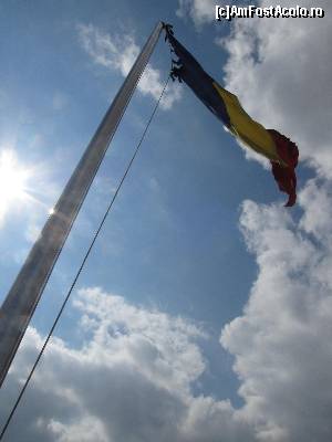 [P53] Turnul Primariei Oradea- steagul de la nivelul patru » foto by luciaoradea
 - 
<span class="allrVoted glyphicon glyphicon-heart hidden" id="av612352"></span>
<a class="m-l-10 hidden" id="sv612352" onclick="voting_Foto_DelVot(,612352,22782)" role="button">șterge vot <span class="glyphicon glyphicon-remove"></span></a>
<a id="v9612352" class=" c-red"  onclick="voting_Foto_SetVot(612352)" role="button"><span class="glyphicon glyphicon-heart-empty"></span> <b>LIKE</b> = Votează poza</a> <img class="hidden"  id="f612352W9" src="/imagini/loader.gif" border="0" /><span class="AjErrMes hidden" id="e612352ErM"></span>