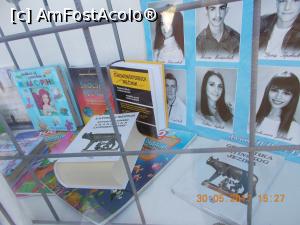 [P20] Vitrina unei librării din centru, dicționarul latin ne-a atras atenția.  » foto by elviramvio
 - 
<span class="allrVoted glyphicon glyphicon-heart hidden" id="av904331"></span>
<a class="m-l-10 hidden" id="sv904331" onclick="voting_Foto_DelVot(,904331,22787)" role="button">șterge vot <span class="glyphicon glyphicon-remove"></span></a>
<a id="v9904331" class=" c-red"  onclick="voting_Foto_SetVot(904331)" role="button"><span class="glyphicon glyphicon-heart-empty"></span> <b>LIKE</b> = Votează poza</a> <img class="hidden"  id="f904331W9" src="/imagini/loader.gif" border="0" /><span class="AjErrMes hidden" id="e904331ErM"></span>