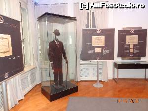[P02] Costumul lui Nikola Tesla și diplome care atestă geniul acestuia. » foto by TaniaT
 - 
<span class="allrVoted glyphicon glyphicon-heart hidden" id="av483687"></span>
<a class="m-l-10 hidden" id="sv483687" onclick="voting_Foto_DelVot(,483687,22810)" role="button">șterge vot <span class="glyphicon glyphicon-remove"></span></a>
<a id="v9483687" class=" c-red"  onclick="voting_Foto_SetVot(483687)" role="button"><span class="glyphicon glyphicon-heart-empty"></span> <b>LIKE</b> = Votează poza</a> <img class="hidden"  id="f483687W9" src="/imagini/loader.gif" border="0" /><span class="AjErrMes hidden" id="e483687ErM"></span>