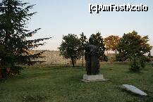 [P36] Statuia despotului Ştefan Lazarevici » foto by Costi
 - 
<span class="allrVoted glyphicon glyphicon-heart hidden" id="av154369"></span>
<a class="m-l-10 hidden" id="sv154369" onclick="voting_Foto_DelVot(,154369,22815)" role="button">șterge vot <span class="glyphicon glyphicon-remove"></span></a>
<a id="v9154369" class=" c-red"  onclick="voting_Foto_SetVot(154369)" role="button"><span class="glyphicon glyphicon-heart-empty"></span> <b>LIKE</b> = Votează poza</a> <img class="hidden"  id="f154369W9" src="/imagini/loader.gif" border="0" /><span class="AjErrMes hidden" id="e154369ErM"></span>