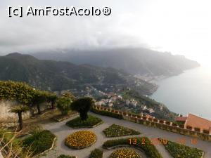 [P24] Privelişte către mare de la Villa Rufolo » foto by irinad
 - 
<span class="allrVoted glyphicon glyphicon-heart hidden" id="av1165019"></span>
<a class="m-l-10 hidden" id="sv1165019" onclick="voting_Foto_DelVot(,1165019,22822)" role="button">șterge vot <span class="glyphicon glyphicon-remove"></span></a>
<a id="v91165019" class=" c-red"  onclick="voting_Foto_SetVot(1165019)" role="button"><span class="glyphicon glyphicon-heart-empty"></span> <b>LIKE</b> = Votează poza</a> <img class="hidden"  id="f1165019W9" src="/imagini/loader.gif" border="0" /><span class="AjErrMes hidden" id="e1165019ErM"></span>