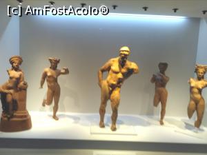 [P34] Figurine de teracotă înfățișându-i pe Afrodita și Heracle.  » foto by Carmen Ion
 - 
<span class="allrVoted glyphicon glyphicon-heart hidden" id="av909533"></span>
<a class="m-l-10 hidden" id="sv909533" onclick="voting_Foto_DelVot(,909533,22834)" role="button">șterge vot <span class="glyphicon glyphicon-remove"></span></a>
<a id="v9909533" class=" c-red"  onclick="voting_Foto_SetVot(909533)" role="button"><span class="glyphicon glyphicon-heart-empty"></span> <b>LIKE</b> = Votează poza</a> <img class="hidden"  id="f909533W9" src="/imagini/loader.gif" border="0" /><span class="AjErrMes hidden" id="e909533ErM"></span>