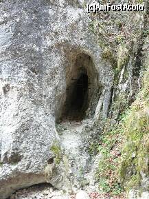 [P05] O alta grota ce a fost inchisa pentru conservare dar unde persoane rau-voitoare au avut grija sa distruga portita » foto by Claudiu U.
 - 
<span class="allrVoted glyphicon glyphicon-heart hidden" id="av176884"></span>
<a class="m-l-10 hidden" id="sv176884" onclick="voting_Foto_DelVot(,176884,22842)" role="button">șterge vot <span class="glyphicon glyphicon-remove"></span></a>
<a id="v9176884" class=" c-red"  onclick="voting_Foto_SetVot(176884)" role="button"><span class="glyphicon glyphicon-heart-empty"></span> <b>LIKE</b> = Votează poza</a> <img class="hidden"  id="f176884W9" src="/imagini/loader.gif" border="0" /><span class="AjErrMes hidden" id="e176884ErM"></span>