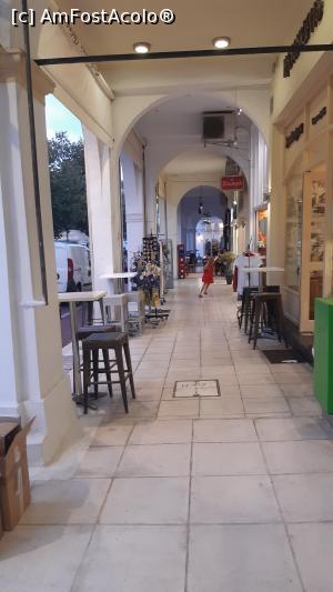 [P35] Galerie cu arcade în jurul pieței centrale » foto by Carmen Ion
 - 
<span class="allrVoted glyphicon glyphicon-heart hidden" id="av1266093"></span>
<a class="m-l-10 hidden" id="sv1266093" onclick="voting_Foto_DelVot(,1266093,22857)" role="button">șterge vot <span class="glyphicon glyphicon-remove"></span></a>
<a id="v91266093" class=" c-red"  onclick="voting_Foto_SetVot(1266093)" role="button"><span class="glyphicon glyphicon-heart-empty"></span> <b>LIKE</b> = Votează poza</a> <img class="hidden"  id="f1266093W9" src="/imagini/loader.gif" border="0" /><span class="AjErrMes hidden" id="e1266093ErM"></span>