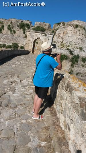 [P04] Intrarea in castel » foto by xpac
 - 
<span class="allrVoted glyphicon glyphicon-heart hidden" id="av911707"></span>
<a class="m-l-10 hidden" id="sv911707" onclick="voting_Foto_DelVot(,911707,22859)" role="button">șterge vot <span class="glyphicon glyphicon-remove"></span></a>
<a id="v9911707" class=" c-red"  onclick="voting_Foto_SetVot(911707)" role="button"><span class="glyphicon glyphicon-heart-empty"></span> <b>LIKE</b> = Votează poza</a> <img class="hidden"  id="f911707W9" src="/imagini/loader.gif" border="0" /><span class="AjErrMes hidden" id="e911707ErM"></span>