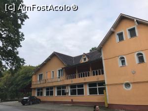 [P01] Hotelul si restaurantul - vedere din drum » foto by Trank
 - 
<span class="allrVoted glyphicon glyphicon-heart hidden" id="av913450"></span>
<a class="m-l-10 hidden" id="sv913450" onclick="voting_Foto_DelVot(,913450,22891)" role="button">șterge vot <span class="glyphicon glyphicon-remove"></span></a>
<a id="v9913450" class=" c-red"  onclick="voting_Foto_SetVot(913450)" role="button"><span class="glyphicon glyphicon-heart-empty"></span> <b>LIKE</b> = Votează poza</a> <img class="hidden"  id="f913450W9" src="/imagini/loader.gif" border="0" /><span class="AjErrMes hidden" id="e913450ErM"></span>