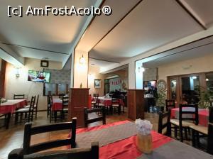 [P15] Sala mare a restaurantului. » foto by tata123 🔱
 - 
<span class="allrVoted glyphicon glyphicon-heart hidden" id="av1361539"></span>
<a class="m-l-10 hidden" id="sv1361539" onclick="voting_Foto_DelVot(,1361539,22894)" role="button">șterge vot <span class="glyphicon glyphicon-remove"></span></a>
<a id="v91361539" class=" c-red"  onclick="voting_Foto_SetVot(1361539)" role="button"><span class="glyphicon glyphicon-heart-empty"></span> <b>LIKE</b> = Votează poza</a> <img class="hidden"  id="f1361539W9" src="/imagini/loader.gif" border="0" /><span class="AjErrMes hidden" id="e1361539ErM"></span>