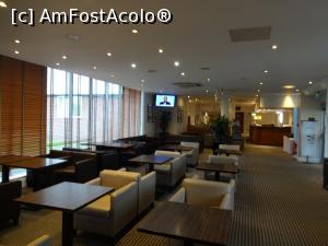 [P17] Lobby bar + receptia » foto by fanespoitorul
 - 
<span class="allrVoted glyphicon glyphicon-heart hidden" id="av913811"></span>
<a class="m-l-10 hidden" id="sv913811" onclick="voting_Foto_DelVot(,913811,22901)" role="button">șterge vot <span class="glyphicon glyphicon-remove"></span></a>
<a id="v9913811" class=" c-red"  onclick="voting_Foto_SetVot(913811)" role="button"><span class="glyphicon glyphicon-heart-empty"></span> <b>LIKE</b> = Votează poza</a> <img class="hidden"  id="f913811W9" src="/imagini/loader.gif" border="0" /><span class="AjErrMes hidden" id="e913811ErM"></span>