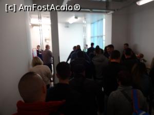 [P23] Asa ne-au tinut ca pe animale aprox 45 minute pana a venit 'rata' » foto by fanespoitorul
 - 
<span class="allrVoted glyphicon glyphicon-heart hidden" id="av913822"></span>
<a class="m-l-10 hidden" id="sv913822" onclick="voting_Foto_DelVot(,913822,22901)" role="button">șterge vot <span class="glyphicon glyphicon-remove"></span></a>
<a id="v9913822" class=" c-red"  onclick="voting_Foto_SetVot(913822)" role="button"><span class="glyphicon glyphicon-heart-empty"></span> <b>LIKE</b> = Votează poza</a> <img class="hidden"  id="f913822W9" src="/imagini/loader.gif" border="0" /><span class="AjErrMes hidden" id="e913822ErM"></span>