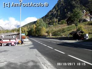 [P22] Stațiile de autobuz de lângă hotel, la cea din dreapta opresc autobuzele care circulă spre Courmayeur, la cea de vis-a-vis, cele care circulă spre Pre Saint Didier și Aosta » foto by Alina53
 - 
<span class="allrVoted glyphicon glyphicon-heart hidden" id="av914300"></span>
<a class="m-l-10 hidden" id="sv914300" onclick="voting_Foto_DelVot(,914300,22914)" role="button">șterge vot <span class="glyphicon glyphicon-remove"></span></a>
<a id="v9914300" class=" c-red"  onclick="voting_Foto_SetVot(914300)" role="button"><span class="glyphicon glyphicon-heart-empty"></span> <b>LIKE</b> = Votează poza</a> <img class="hidden"  id="f914300W9" src="/imagini/loader.gif" border="0" /><span class="AjErrMes hidden" id="e914300ErM"></span>