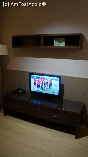 [P13] micul mobilier cu tv ul si instructiunile de pe etajera » foto by adutza_ghiocel
 - 
<span class="allrVoted glyphicon glyphicon-heart hidden" id="av915386"></span>
<a class="m-l-10 hidden" id="sv915386" onclick="voting_Foto_DelVot(,915386,22920)" role="button">șterge vot <span class="glyphicon glyphicon-remove"></span></a>
<a id="v9915386" class=" c-red"  onclick="voting_Foto_SetVot(915386)" role="button"><span class="glyphicon glyphicon-heart-empty"></span> <b>LIKE</b> = Votează poza</a> <img class="hidden"  id="f915386W9" src="/imagini/loader.gif" border="0" /><span class="AjErrMes hidden" id="e915386ErM"></span>