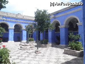 [P26] 'Arequipa - orasul alb al Perului' / Claustro los Naranjos-unde maicutele retraiesc Patimile lui Iisus, curtea e vopsita cu vopsea, care contine cobalt » foto by grecudoina
 - 
<span class="allrVoted glyphicon glyphicon-heart hidden" id="av399343"></span>
<a class="m-l-10 hidden" id="sv399343" onclick="voting_Foto_DelVot(,399343,22954)" role="button">șterge vot <span class="glyphicon glyphicon-remove"></span></a>
<a id="v9399343" class=" c-red"  onclick="voting_Foto_SetVot(399343)" role="button"><span class="glyphicon glyphicon-heart-empty"></span> <b>LIKE</b> = Votează poza</a> <img class="hidden"  id="f399343W9" src="/imagini/loader.gif" border="0" /><span class="AjErrMes hidden" id="e399343ErM"></span>