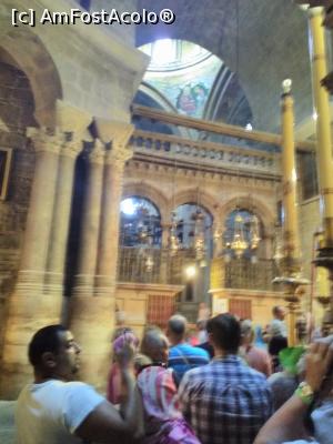 [P08] Credincioși în Biserica Sfântului Mormânt.  » foto by Carmen Ion
 - 
<span class="allrVoted glyphicon glyphicon-heart hidden" id="av915875"></span>
<a class="m-l-10 hidden" id="sv915875" onclick="voting_Foto_DelVot(,915875,22955)" role="button">șterge vot <span class="glyphicon glyphicon-remove"></span></a>
<a id="v9915875" class=" c-red"  onclick="voting_Foto_SetVot(915875)" role="button"><span class="glyphicon glyphicon-heart-empty"></span> <b>LIKE</b> = Votează poza</a> <img class="hidden"  id="f915875W9" src="/imagini/loader.gif" border="0" /><span class="AjErrMes hidden" id="e915875ErM"></span>