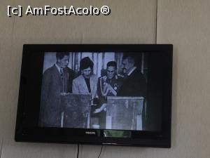[P15] Muzeul Francisc Rainer - Imagini din filmul documentar - aici in stanga se vede si Regele Mihai » foto by mishu
 - 
<span class="allrVoted glyphicon glyphicon-heart hidden" id="av918527"></span>
<a class="m-l-10 hidden" id="sv918527" onclick="voting_Foto_DelVot(,918527,22963)" role="button">șterge vot <span class="glyphicon glyphicon-remove"></span></a>
<a id="v9918527" class=" c-red"  onclick="voting_Foto_SetVot(918527)" role="button"><span class="glyphicon glyphicon-heart-empty"></span> <b>LIKE</b> = Votează poza</a> <img class="hidden"  id="f918527W9" src="/imagini/loader.gif" border="0" /><span class="AjErrMes hidden" id="e918527ErM"></span>