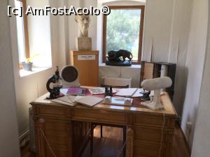 [P25] Muzeul Francisc Rainer - Biroul la care lucra » foto by mishu
 - 
<span class="allrVoted glyphicon glyphicon-heart hidden" id="av918537"></span>
<a class="m-l-10 hidden" id="sv918537" onclick="voting_Foto_DelVot(,918537,22963)" role="button">șterge vot <span class="glyphicon glyphicon-remove"></span></a>
<a id="v9918537" class=" c-red"  onclick="voting_Foto_SetVot(918537)" role="button"><span class="glyphicon glyphicon-heart-empty"></span> <b>LIKE</b> = Votează poza</a> <img class="hidden"  id="f918537W9" src="/imagini/loader.gif" border="0" /><span class="AjErrMes hidden" id="e918537ErM"></span>