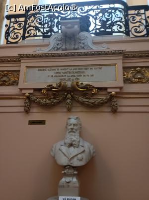 [P19] Craiova, Palatul Constantin Mihail, Bustul latifundiarului » foto by mprofeanu
 - 
<span class="allrVoted glyphicon glyphicon-heart hidden" id="av1408717"></span>
<a class="m-l-10 hidden" id="sv1408717" onclick="voting_Foto_DelVot(,1408717,22988)" role="button">șterge vot <span class="glyphicon glyphicon-remove"></span></a>
<a id="v91408717" class=" c-red"  onclick="voting_Foto_SetVot(1408717)" role="button"><span class="glyphicon glyphicon-heart-empty"></span> <b>LIKE</b> = Votează poza</a> <img class="hidden"  id="f1408717W9" src="/imagini/loader.gif" border="0" /><span class="AjErrMes hidden" id="e1408717ErM"></span>