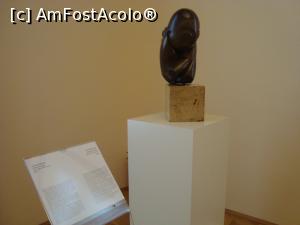 [P04] Cabinetul Brancusi detine 6 lucrari ale sculptorului roman -Mademoiselle Pogany » foto by mireille
 - 
<span class="allrVoted glyphicon glyphicon-heart hidden" id="av918784"></span>
<a class="m-l-10 hidden" id="sv918784" onclick="voting_Foto_DelVot(,918784,22988)" role="button">șterge vot <span class="glyphicon glyphicon-remove"></span></a>
<a id="v9918784" class=" c-red"  onclick="voting_Foto_SetVot(918784)" role="button"><span class="glyphicon glyphicon-heart-empty"></span> <b>LIKE</b> = Votează poza</a> <img class="hidden"  id="f918784W9" src="/imagini/loader.gif" border="0" /><span class="AjErrMes hidden" id="e918784ErM"></span>