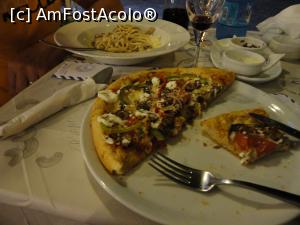 [P05] Terasa La Trattoria Di Samos și partea de pizza ce pleacă la pachet. :)  » foto by maryka
 - 
<span class="allrVoted glyphicon glyphicon-heart hidden" id="av919042"></span>
<a class="m-l-10 hidden" id="sv919042" onclick="voting_Foto_DelVot(,919042,22991)" role="button">șterge vot <span class="glyphicon glyphicon-remove"></span></a>
<a id="v9919042" class=" c-red"  onclick="voting_Foto_SetVot(919042)" role="button"><span class="glyphicon glyphicon-heart-empty"></span> <b>LIKE</b> = Votează poza</a> <img class="hidden"  id="f919042W9" src="/imagini/loader.gif" border="0" /><span class="AjErrMes hidden" id="e919042ErM"></span>