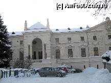 [P21] Catedrala Mitropolitana Iasi - cladirea din partea stanga, sediul administrativ al Mitropoliei Moldoveo si Bucovinei » foto by vadra
 - 
<span class="allrVoted glyphicon glyphicon-heart hidden" id="av299154"></span>
<a class="m-l-10 hidden" id="sv299154" onclick="voting_Foto_DelVot(,299154,23025)" role="button">șterge vot <span class="glyphicon glyphicon-remove"></span></a>
<a id="v9299154" class=" c-red"  onclick="voting_Foto_SetVot(299154)" role="button"><span class="glyphicon glyphicon-heart-empty"></span> <b>LIKE</b> = Votează poza</a> <img class="hidden"  id="f299154W9" src="/imagini/loader.gif" border="0" /><span class="AjErrMes hidden" id="e299154ErM"></span>