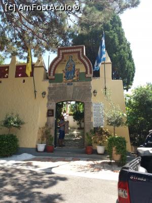 [P08] Intrarea in manastire.  » foto by xpac
 - 
<span class="allrVoted glyphicon glyphicon-heart hidden" id="av996403"></span>
<a class="m-l-10 hidden" id="sv996403" onclick="voting_Foto_DelVot(,996403,23030)" role="button">șterge vot <span class="glyphicon glyphicon-remove"></span></a>
<a id="v9996403" class=" c-red"  onclick="voting_Foto_SetVot(996403)" role="button"><span class="glyphicon glyphicon-heart-empty"></span> <b>LIKE</b> = Votează poza</a> <img class="hidden"  id="f996403W9" src="/imagini/loader.gif" border="0" /><span class="AjErrMes hidden" id="e996403ErM"></span>