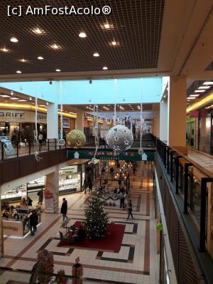[P04] Budapesta, prin Mall [2016] » foto by Adrian.TM
 - 
<span class="allrVoted glyphicon glyphicon-heart hidden" id="av921776"></span>
<a class="m-l-10 hidden" id="sv921776" onclick="voting_Foto_DelVot(,921776,23035)" role="button">șterge vot <span class="glyphicon glyphicon-remove"></span></a>
<a id="v9921776" class=" c-red"  onclick="voting_Foto_SetVot(921776)" role="button"><span class="glyphicon glyphicon-heart-empty"></span> <b>LIKE</b> = Votează poza</a> <img class="hidden"  id="f921776W9" src="/imagini/loader.gif" border="0" /><span class="AjErrMes hidden" id="e921776ErM"></span>