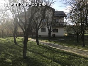 [P03] Poza dinspre foisor cu livada si aleile » foto by adynutza26
 - 
<span class="allrVoted glyphicon glyphicon-heart hidden" id="av921905"></span>
<a class="m-l-10 hidden" id="sv921905" onclick="voting_Foto_DelVot(,921905,23041)" role="button">șterge vot <span class="glyphicon glyphicon-remove"></span></a>
<a id="v9921905" class=" c-red"  onclick="voting_Foto_SetVot(921905)" role="button"><span class="glyphicon glyphicon-heart-empty"></span> <b>LIKE</b> = Votează poza</a> <img class="hidden"  id="f921905W9" src="/imagini/loader.gif" border="0" /><span class="AjErrMes hidden" id="e921905ErM"></span>