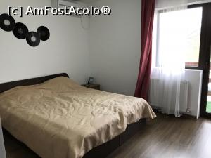 [P09] Camera noastra si iesirea spre balcon. Imi pare rau ca nu am pozat si pianul de pe pereti... » foto by adynutza26
 - 
<span class="allrVoted glyphicon glyphicon-heart hidden" id="av921911"></span>
<a class="m-l-10 hidden" id="sv921911" onclick="voting_Foto_DelVot(,921911,23041)" role="button">șterge vot <span class="glyphicon glyphicon-remove"></span></a>
<a id="v9921911" class=" c-red"  onclick="voting_Foto_SetVot(921911)" role="button"><span class="glyphicon glyphicon-heart-empty"></span> <b>LIKE</b> = Votează poza</a> <img class="hidden"  id="f921911W9" src="/imagini/loader.gif" border="0" /><span class="AjErrMes hidden" id="e921911ErM"></span>