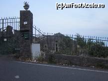 [P32] O casa gen 'bantuita' care-ti da fiori...pe inserat, la poalele Etnei » foto by le_maitre
 - 
<span class="allrVoted glyphicon glyphicon-heart hidden" id="av324304"></span>
<a class="m-l-10 hidden" id="sv324304" onclick="voting_Foto_DelVot(,324304,23043)" role="button">șterge vot <span class="glyphicon glyphicon-remove"></span></a>
<a id="v9324304" class=" c-red"  onclick="voting_Foto_SetVot(324304)" role="button"><span class="glyphicon glyphicon-heart-empty"></span> <b>LIKE</b> = Votează poza</a> <img class="hidden"  id="f324304W9" src="/imagini/loader.gif" border="0" /><span class="AjErrMes hidden" id="e324304ErM"></span>