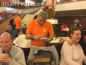 [P42] Si pe centru este ospatarul nostru care sper ca a supravietuit trecerii noastre pe acolo.  » foto by mishu
 - 
<span class="allrVoted glyphicon glyphicon-heart hidden" id="av922105"></span>
<a class="m-l-10 hidden" id="sv922105" onclick="voting_Foto_DelVot(,922105,23046)" role="button">șterge vot <span class="glyphicon glyphicon-remove"></span></a>
<a id="v9922105" class=" c-red"  onclick="voting_Foto_SetVot(922105)" role="button"><span class="glyphicon glyphicon-heart-empty"></span> <b>LIKE</b> = Votează poza</a> <img class="hidden"  id="f922105W9" src="/imagini/loader.gif" border="0" /><span class="AjErrMes hidden" id="e922105ErM"></span>