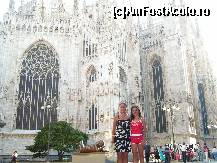 [P12] Domul din Milano si noi in piata cu acelasi nume, iul. 2007 » foto by ileanaxperta*
 - 
<span class="allrVoted glyphicon glyphicon-heart hidden" id="av36103"></span>
<a class="m-l-10 hidden" id="sv36103" onclick="voting_Foto_DelVot(,36103,23051)" role="button">șterge vot <span class="glyphicon glyphicon-remove"></span></a>
<a id="v936103" class=" c-red"  onclick="voting_Foto_SetVot(36103)" role="button"><span class="glyphicon glyphicon-heart-empty"></span> <b>LIKE</b> = Votează poza</a> <img class="hidden"  id="f36103W9" src="/imagini/loader.gif" border="0" /><span class="AjErrMes hidden" id="e36103ErM"></span>