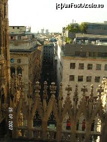 [P13] Vedere de sus, din dom,de la primul nivel, asupra orasului Milano, spre seara, iul. 2007 » foto by ileanaxperta*
 - 
<span class="allrVoted glyphicon glyphicon-heart hidden" id="av36105"></span>
<a class="m-l-10 hidden" id="sv36105" onclick="voting_Foto_DelVot(,36105,23051)" role="button">șterge vot <span class="glyphicon glyphicon-remove"></span></a>
<a id="v936105" class=" c-red"  onclick="voting_Foto_SetVot(36105)" role="button"><span class="glyphicon glyphicon-heart-empty"></span> <b>LIKE</b> = Votează poza</a> <img class="hidden"  id="f36105W9" src="/imagini/loader.gif" border="0" /><span class="AjErrMes hidden" id="e36105ErM"></span>