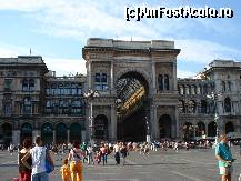 [P02] Piata Domului cu galeriile Vittorio Emanuelle din Milano, iul. 2007 » foto by ileanaxperta*
 - 
<span class="allrVoted glyphicon glyphicon-heart hidden" id="av36092"></span>
<a class="m-l-10 hidden" id="sv36092" onclick="voting_Foto_DelVot(,36092,23051)" role="button">șterge vot <span class="glyphicon glyphicon-remove"></span></a>
<a id="v936092" class=" c-red"  onclick="voting_Foto_SetVot(36092)" role="button"><span class="glyphicon glyphicon-heart-empty"></span> <b>LIKE</b> = Votează poza</a> <img class="hidden"  id="f36092W9" src="/imagini/loader.gif" border="0" /><span class="AjErrMes hidden" id="e36092ErM"></span>