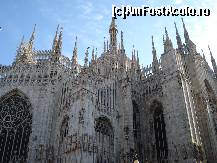 [P06] Domul din Milano, privit din alt unghi, cu aceeasi 'dantela' de marmura alba si cu ferestrele cu vitraliile mari, iul. 2007 » foto by ileanaxperta*
 - 
<span class="allrVoted glyphicon glyphicon-heart hidden" id="av36096"></span>
<a class="m-l-10 hidden" id="sv36096" onclick="voting_Foto_DelVot(,36096,23051)" role="button">șterge vot <span class="glyphicon glyphicon-remove"></span></a>
<a id="v936096" class=" c-red"  onclick="voting_Foto_SetVot(36096)" role="button"><span class="glyphicon glyphicon-heart-empty"></span> <b>LIKE</b> = Votează poza</a> <img class="hidden"  id="f36096W9" src="/imagini/loader.gif" border="0" /><span class="AjErrMes hidden" id="e36096ErM"></span>