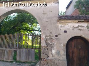 [P41] Porti ce asteapta zile mai fericite, Bicfalau » foto by mecut
 - 
<span class="allrVoted glyphicon glyphicon-heart hidden" id="av1102513"></span>
<a class="m-l-10 hidden" id="sv1102513" onclick="voting_Foto_DelVot(,1102513,23060)" role="button">șterge vot <span class="glyphicon glyphicon-remove"></span></a>
<a id="v91102513" class=" c-red"  onclick="voting_Foto_SetVot(1102513)" role="button"><span class="glyphicon glyphicon-heart-empty"></span> <b>LIKE</b> = Votează poza</a> <img class="hidden"  id="f1102513W9" src="/imagini/loader.gif" border="0" /><span class="AjErrMes hidden" id="e1102513ErM"></span>