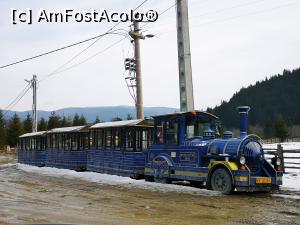 [P11] Mocănița de la intrarea în Comandău » foto by crismis
 - 
<span class="allrVoted glyphicon glyphicon-heart hidden" id="av1222469"></span>
<a class="m-l-10 hidden" id="sv1222469" onclick="voting_Foto_DelVot(,1222469,23060)" role="button">șterge vot <span class="glyphicon glyphicon-remove"></span></a>
<a id="v91222469" class=" c-red"  onclick="voting_Foto_SetVot(1222469)" role="button"><span class="glyphicon glyphicon-heart-empty"></span> <b>LIKE</b> = Votează poza</a> <img class="hidden"  id="f1222469W9" src="/imagini/loader.gif" border="0" /><span class="AjErrMes hidden" id="e1222469ErM"></span>