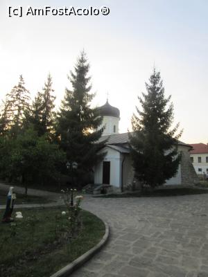 [P10] Biserica Adormirea Maicii Domnului în plan doi; în prim plan zidul bisericii Sf. Nicolae » foto by Michi
 - 
<span class="allrVoted glyphicon glyphicon-heart hidden" id="av923304"></span>
<a class="m-l-10 hidden" id="sv923304" onclick="voting_Foto_DelVot(,923304,23070)" role="button">șterge vot <span class="glyphicon glyphicon-remove"></span></a>
<a id="v9923304" class=" c-red"  onclick="voting_Foto_SetVot(923304)" role="button"><span class="glyphicon glyphicon-heart-empty"></span> <b>LIKE</b> = Votează poza</a> <img class="hidden"  id="f923304W9" src="/imagini/loader.gif" border="0" /><span class="AjErrMes hidden" id="e923304ErM"></span>