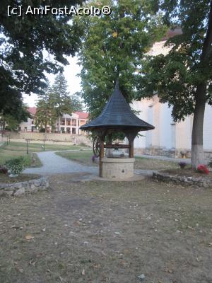 [P08] Fântână moldovenească, în planul doi stăreţia » foto by Michi
 - 
<span class="allrVoted glyphicon glyphicon-heart hidden" id="av923302"></span>
<a class="m-l-10 hidden" id="sv923302" onclick="voting_Foto_DelVot(,923302,23070)" role="button">șterge vot <span class="glyphicon glyphicon-remove"></span></a>
<a id="v9923302" class=" c-red"  onclick="voting_Foto_SetVot(923302)" role="button"><span class="glyphicon glyphicon-heart-empty"></span> <b>LIKE</b> = Votează poza</a> <img class="hidden"  id="f923302W9" src="/imagini/loader.gif" border="0" /><span class="AjErrMes hidden" id="e923302ErM"></span>