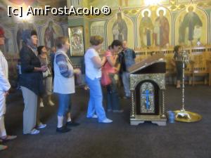 [P27] La rând la icoana făcătoare de minuni în biserica Sf. Dumitru » foto by Michi
 - 
<span class="allrVoted glyphicon glyphicon-heart hidden" id="av923832"></span>
<a class="m-l-10 hidden" id="sv923832" onclick="voting_Foto_DelVot(,923832,23071)" role="button">șterge vot <span class="glyphicon glyphicon-remove"></span></a>
<a id="v9923832" class=" c-red"  onclick="voting_Foto_SetVot(923832)" role="button"><span class="glyphicon glyphicon-heart-empty"></span> <b>LIKE</b> = Votează poza</a> <img class="hidden"  id="f923832W9" src="/imagini/loader.gif" border="0" /><span class="AjErrMes hidden" id="e923832ErM"></span>