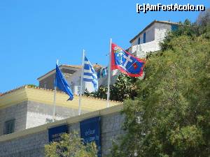 [P35] Hydra: puteți vedea steagul insulei alături de cel grecesc și cel al UE.  » foto by Dabator
 - 
<span class="allrVoted glyphicon glyphicon-heart hidden" id="av618333"></span>
<a class="m-l-10 hidden" id="sv618333" onclick="voting_Foto_DelVot(,618333,23081)" role="button">șterge vot <span class="glyphicon glyphicon-remove"></span></a>
<a id="v9618333" class=" c-red"  onclick="voting_Foto_SetVot(618333)" role="button"><span class="glyphicon glyphicon-heart-empty"></span> <b>LIKE</b> = Votează poza</a> <img class="hidden"  id="f618333W9" src="/imagini/loader.gif" border="0" /><span class="AjErrMes hidden" id="e618333ErM"></span>