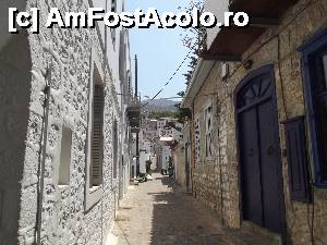 [P12] Stradă în Hydra » foto by irinad
 - 
<span class="allrVoted glyphicon glyphicon-heart hidden" id="av711121"></span>
<a class="m-l-10 hidden" id="sv711121" onclick="voting_Foto_DelVot(,711121,23081)" role="button">șterge vot <span class="glyphicon glyphicon-remove"></span></a>
<a id="v9711121" class=" c-red"  onclick="voting_Foto_SetVot(711121)" role="button"><span class="glyphicon glyphicon-heart-empty"></span> <b>LIKE</b> = Votează poza</a> <img class="hidden"  id="f711121W9" src="/imagini/loader.gif" border="0" /><span class="AjErrMes hidden" id="e711121ErM"></span>