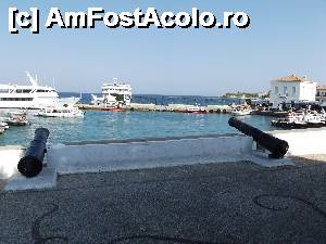 [P34] Tunuri de pe vremea războiului în portul din Spetses » foto by irinad
 - 
<span class="allrVoted glyphicon glyphicon-heart hidden" id="av711143"></span>
<a class="m-l-10 hidden" id="sv711143" onclick="voting_Foto_DelVot(,711143,23081)" role="button">șterge vot <span class="glyphicon glyphicon-remove"></span></a>
<a id="v9711143" class=" c-red"  onclick="voting_Foto_SetVot(711143)" role="button"><span class="glyphicon glyphicon-heart-empty"></span> <b>LIKE</b> = Votează poza</a> <img class="hidden"  id="f711143W9" src="/imagini/loader.gif" border="0" /><span class="AjErrMes hidden" id="e711143ErM"></span>