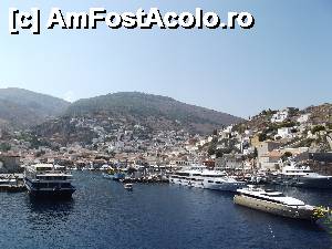 [P08] Simplu, intrăm în portul din Hydra » foto by irinad
 - 
<span class="allrVoted glyphicon glyphicon-heart hidden" id="av711117"></span>
<a class="m-l-10 hidden" id="sv711117" onclick="voting_Foto_DelVot(,711117,23081)" role="button">șterge vot <span class="glyphicon glyphicon-remove"></span></a>
<a id="v9711117" class=" c-red"  onclick="voting_Foto_SetVot(711117)" role="button"><span class="glyphicon glyphicon-heart-empty"></span> <b>LIKE</b> = Votează poza</a> <img class="hidden"  id="f711117W9" src="/imagini/loader.gif" border="0" /><span class="AjErrMes hidden" id="e711117ErM"></span>
