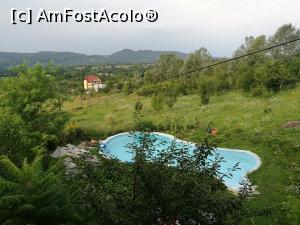 [P22] Piscina văzută din camera noastră; casa cu acoperiș roșu care se vede în depărtare e cea unde am cinat » foto by crismis
 - 
<span class="allrVoted glyphicon glyphicon-heart hidden" id="av924730"></span>
<a class="m-l-10 hidden" id="sv924730" onclick="voting_Foto_DelVot(,924730,23091)" role="button">șterge vot <span class="glyphicon glyphicon-remove"></span></a>
<a id="v9924730" class=" c-red"  onclick="voting_Foto_SetVot(924730)" role="button"><span class="glyphicon glyphicon-heart-empty"></span> <b>LIKE</b> = Votează poza</a> <img class="hidden"  id="f924730W9" src="/imagini/loader.gif" border="0" /><span class="AjErrMes hidden" id="e924730ErM"></span>