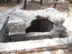 [P35] Situl arheologic aliki- sarcofagul inscriptionat din parc » foto by luciaoradea
 - 
<span class="allrVoted glyphicon glyphicon-heart hidden" id="av532058"></span>
<a class="m-l-10 hidden" id="sv532058" onclick="voting_Foto_DelVot(,532058,23099)" role="button">șterge vot <span class="glyphicon glyphicon-remove"></span></a>
<a id="v9532058" class=" c-red"  onclick="voting_Foto_SetVot(532058)" role="button"><span class="glyphicon glyphicon-heart-empty"></span> <b>LIKE</b> = Votează poza</a> <img class="hidden"  id="f532058W9" src="/imagini/loader.gif" border="0" /><span class="AjErrMes hidden" id="e532058ErM"></span>
