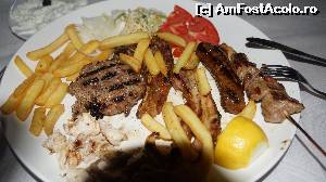 [P03] meniu la fedra- mix grill » foto by adutza_ghiocel
 - 
<span class="allrVoted glyphicon glyphicon-heart hidden" id="av636577"></span>
<a class="m-l-10 hidden" id="sv636577" onclick="voting_Foto_DelVot(,636577,23102)" role="button">șterge vot <span class="glyphicon glyphicon-remove"></span></a>
<a id="v9636577" class=" c-red"  onclick="voting_Foto_SetVot(636577)" role="button"><span class="glyphicon glyphicon-heart-empty"></span> <b>LIKE</b> = Votează poza</a> <img class="hidden"  id="f636577W9" src="/imagini/loader.gif" border="0" /><span class="AjErrMes hidden" id="e636577ErM"></span>