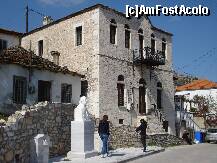 [P63] Si bustul eroului local Hatzigheorghi , in scurt timp batrana din dreapta va face un scandal monstru , certand cele doua fete tinere ce pozau pe acolo » foto by ionescunic
 - 
<span class="allrVoted glyphicon glyphicon-heart hidden" id="av199689"></span>
<a class="m-l-10 hidden" id="sv199689" onclick="voting_Foto_DelVot(,199689,23111)" role="button">șterge vot <span class="glyphicon glyphicon-remove"></span></a>
<a id="v9199689" class=" c-red"  onclick="voting_Foto_SetVot(199689)" role="button"><span class="glyphicon glyphicon-heart-empty"></span> <b>LIKE</b> = Votează poza</a> <img class="hidden"  id="f199689W9" src="/imagini/loader.gif" border="0" /><span class="AjErrMes hidden" id="e199689ErM"></span>